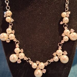 Elegant Pearl and Crystal Necklace